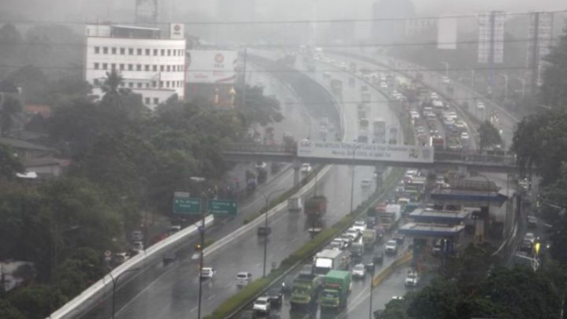 Prakiraan Cuaca Jakarta 17 April: Hujan Petir & Bodetabek