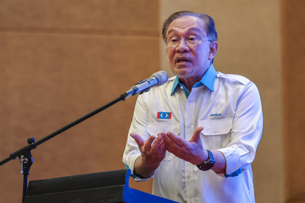 Anwar: RM486,000, Mahathir's Japan Trip Approved