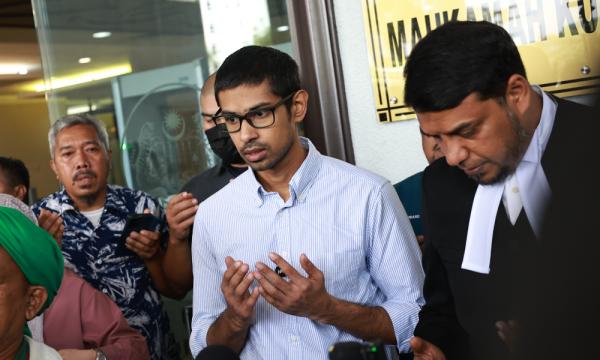 Bebas Kes Ganja, Pistol Tiruan: Yusoff Rawther