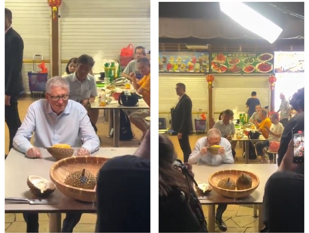 Bill Gates Cicipi Durian Di Newton Food Centre