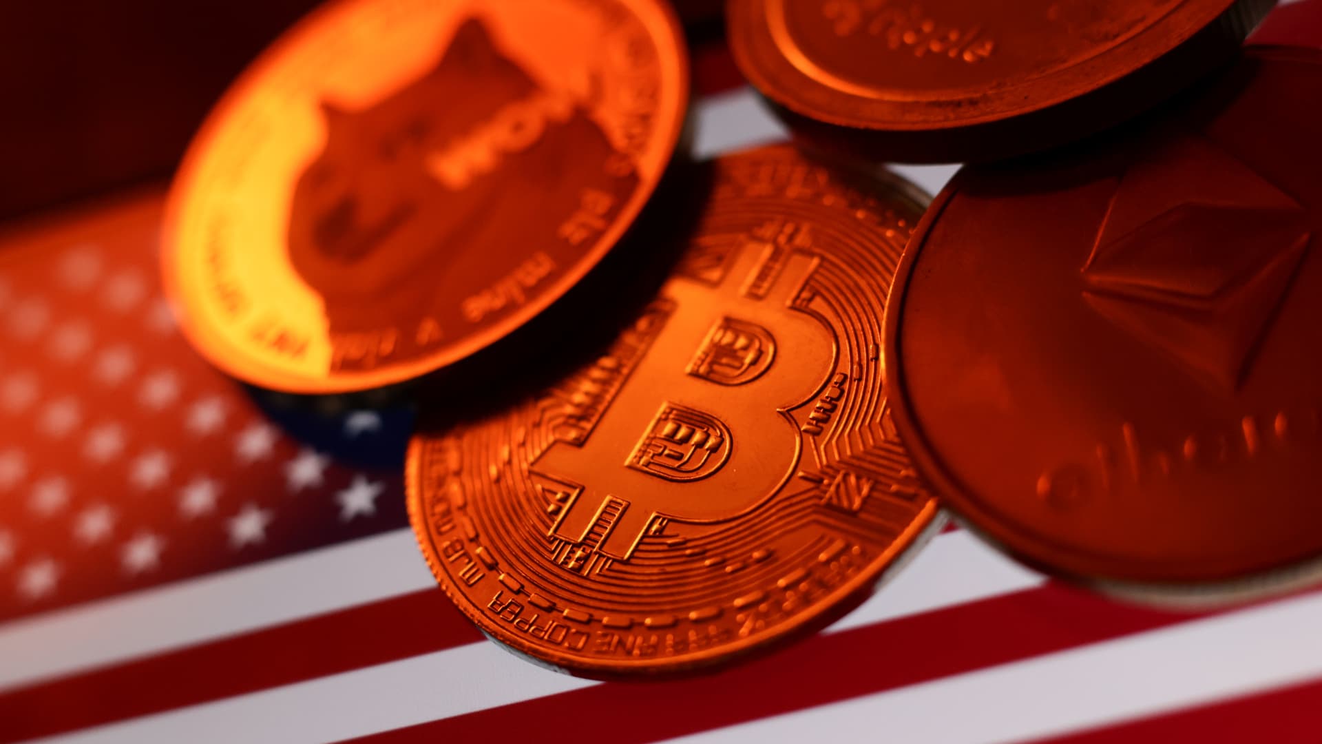 Bitcoin Anjlok: Kripto Ikut Runtuh Pasar Global