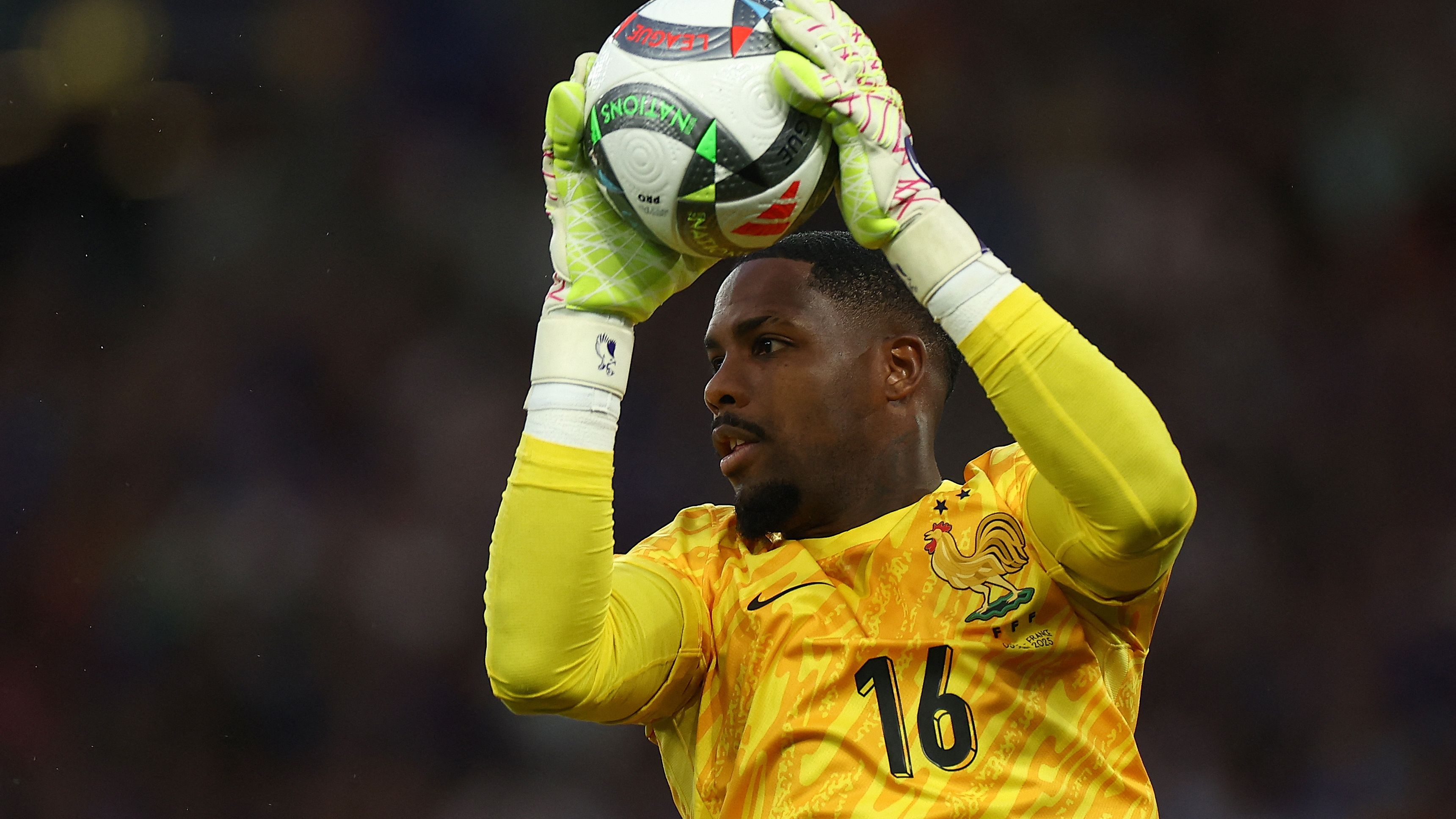 Chelsea Bid For Maignan: Club World Cup Race