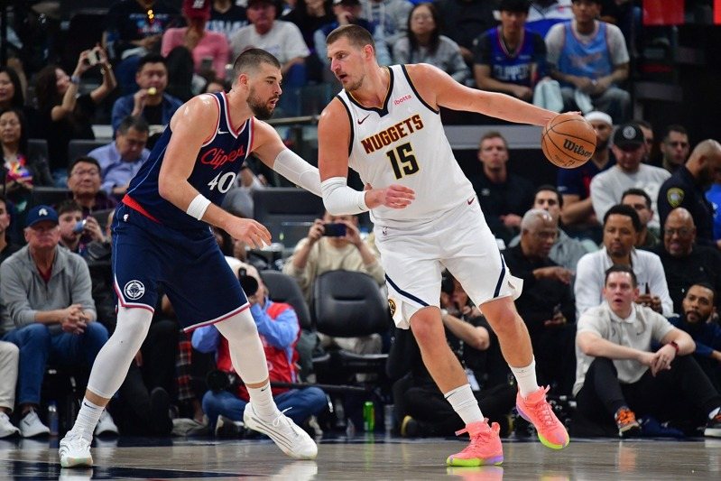 Jokic Triple-Double, Clippers Menang Telak