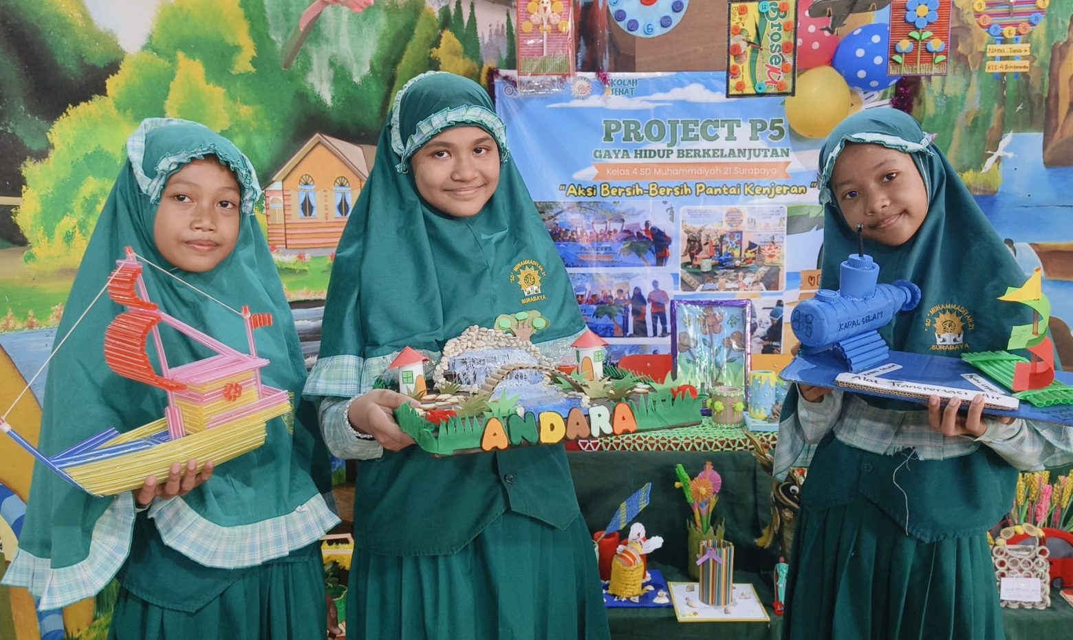 Kreasi Seni Dari Sampah: Siswa SD Muhammadiyah 21 Surabaya