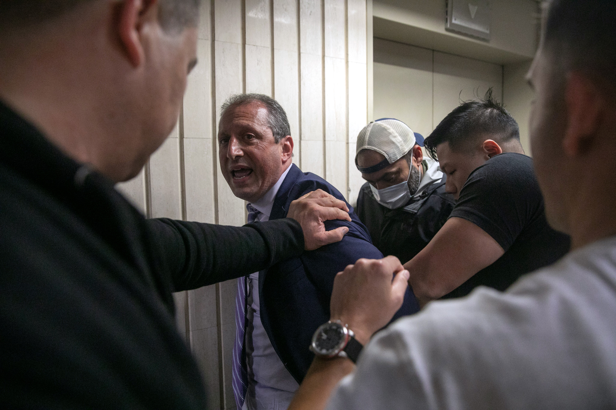 Petugas Federal Tangkap Brad Lander, Kasus Penyerangan