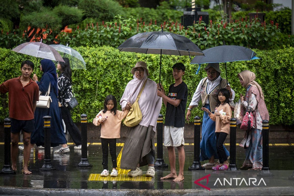 Prakiraan Cuaca Jakarta: Hujan Ringan Kamis Sore-Malam