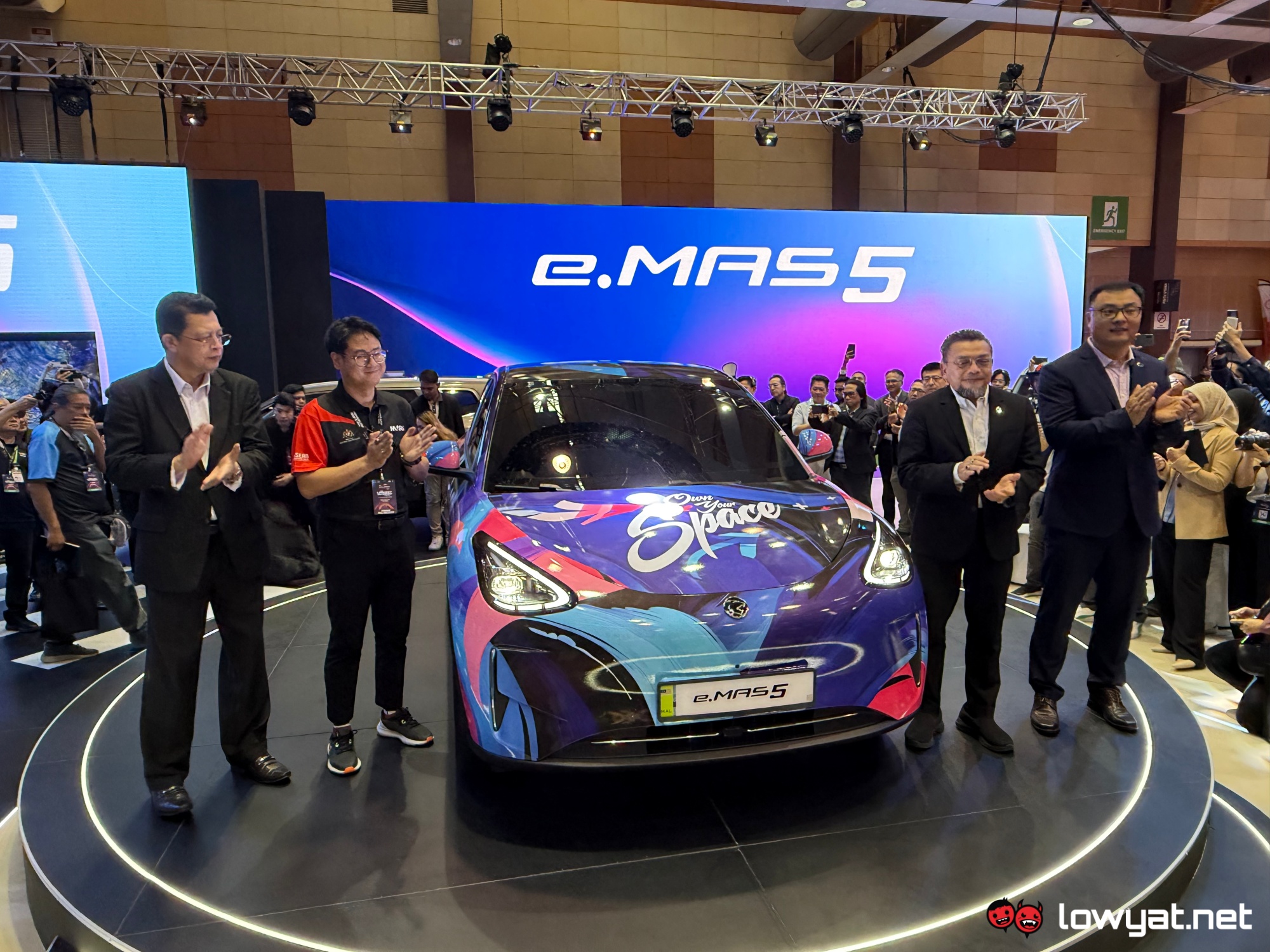 Proton E.MAS 5: Hatchback EV Resmi Meluncur MAS 2025