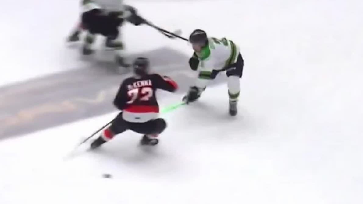 Sepupu Bintang NHL Usia 17 Tahun Cetak Gol Spektakuler