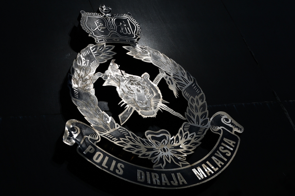 Tragedi Wanita Jatuh Lantai 7 Mall Penang